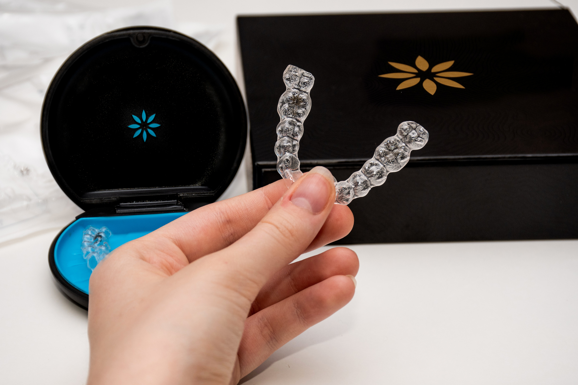 Qu'est-ce qu'Invisalign ? Le guide complet du système d'aligneurs